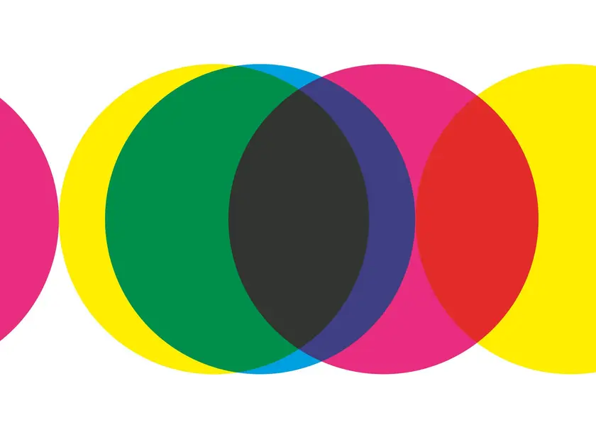 Cercle colorés se chevauchant en vert, bleu, noir, violet, rouge, rose et jaune.
