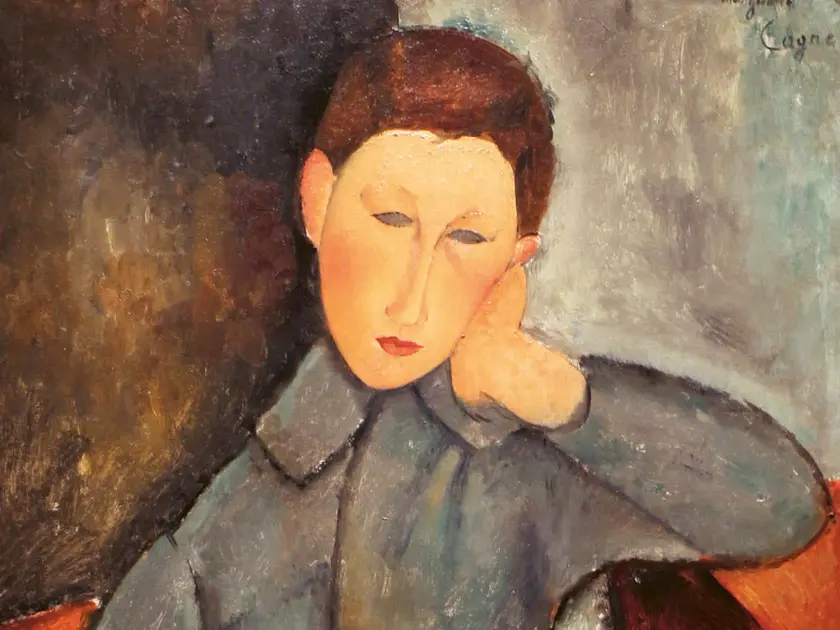 Un portrait d'un jeune garçon pensif, avec des traits doux et une expression mélancolique.